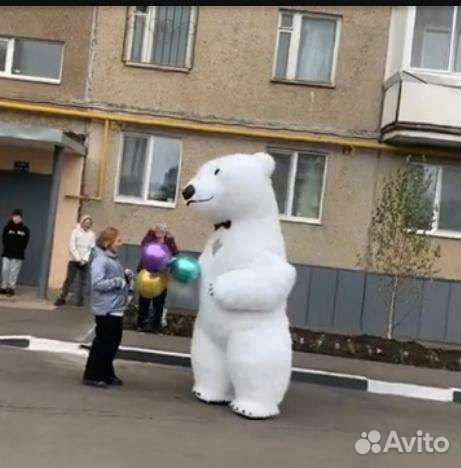 Поздравление от большого белого медведя