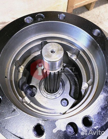 Редуктор хода Hyundai R210LC-7 39Q6-42100