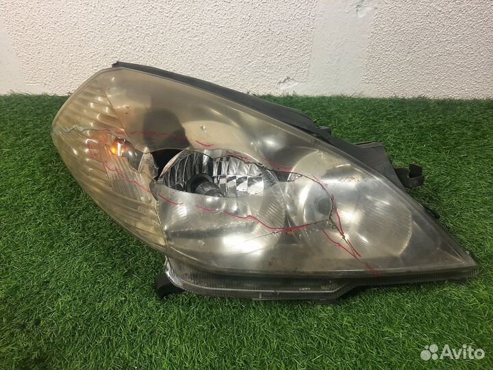 Фара левая на Nissan Wingroad Y11