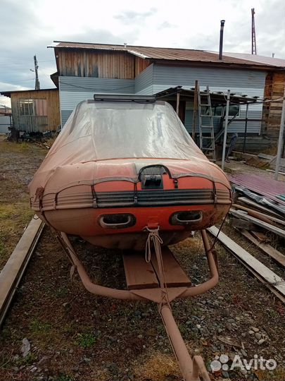 Лодка с мотором