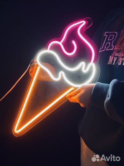 Неоновая вывеска в магазин 11