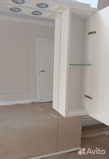 Зеркало-шкафчик для ванной б/у