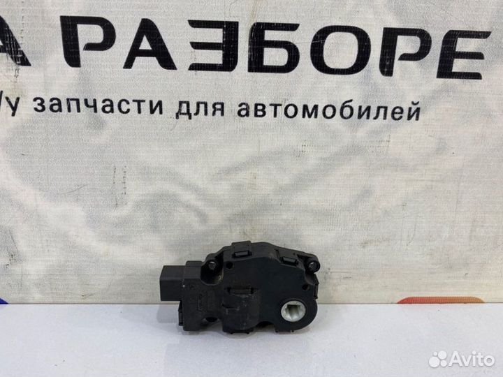 Сервопривод заслонки отопителя левый Mercedes-Benz