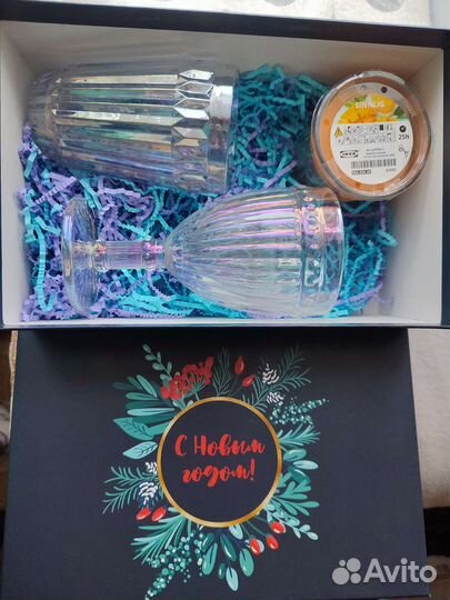 Подарочная картонная коробка 