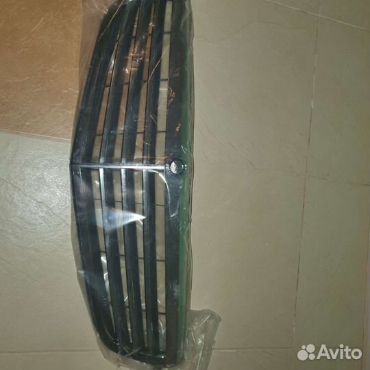 Продам новую решетку радиаторную на мерседес С кла