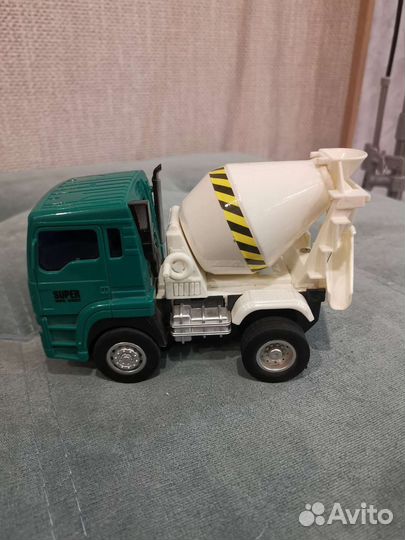 Машинка бетонамешалка (миксер)