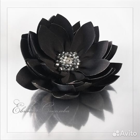 Брошь-цветок из ткани чёрный