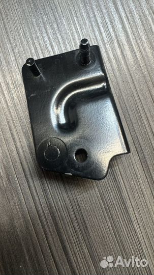 Кронштейн трубки BMW 17228053475