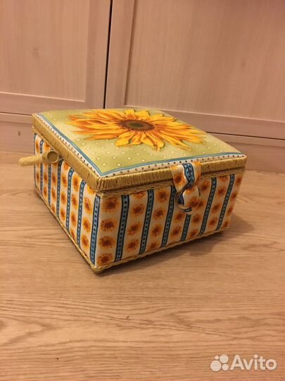 Коробка (органайзер) для рукоделия