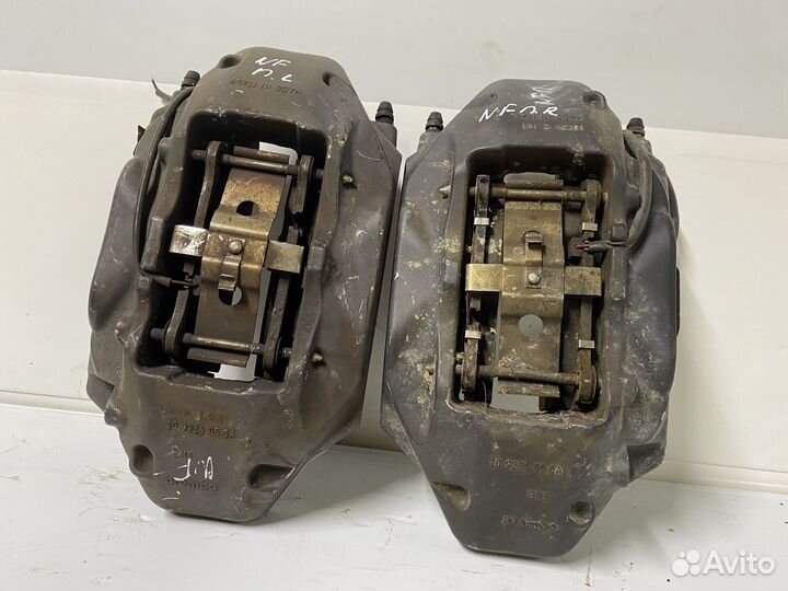 Суппорт передний левый Volkswagen Touareg NF