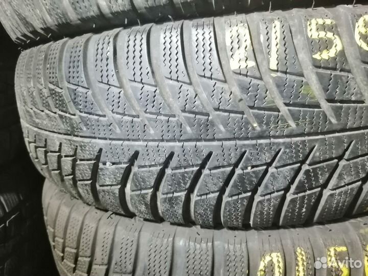 Bridgestone Blizzak LM-001 215/65 R17