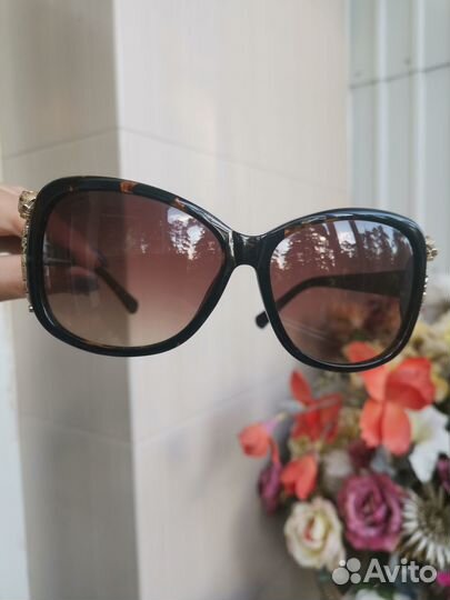 Солнцезащитные очки женские брендовые
