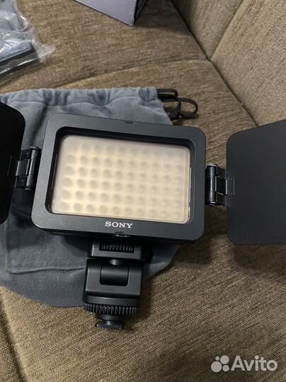 Накамерный свет лэд Sony HVL-LE1 + Sony NP-FV70