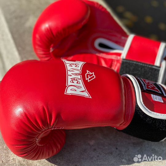 Боксерские перчатки Reyvel красные 10-18 oz