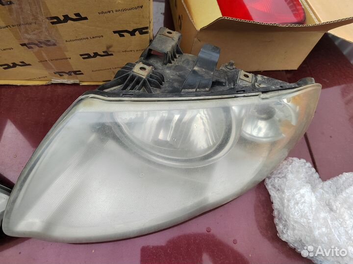 Фары бу chrysler town country 2003-2008