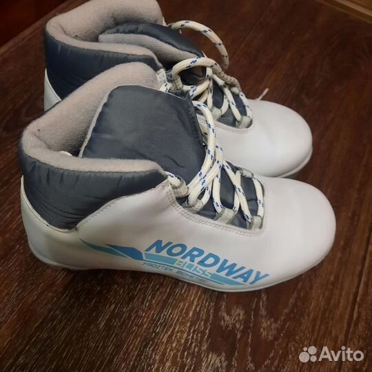 Лыжные ботинки