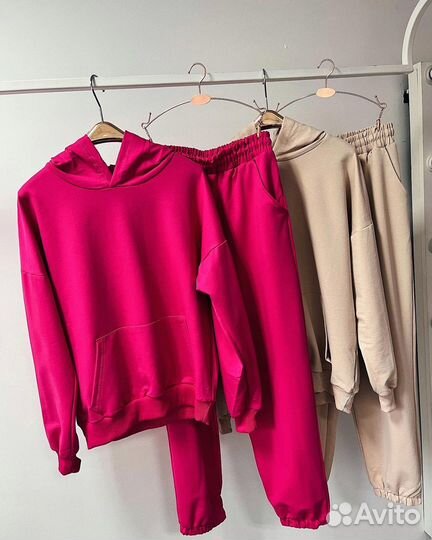 Женский спортивный костюм