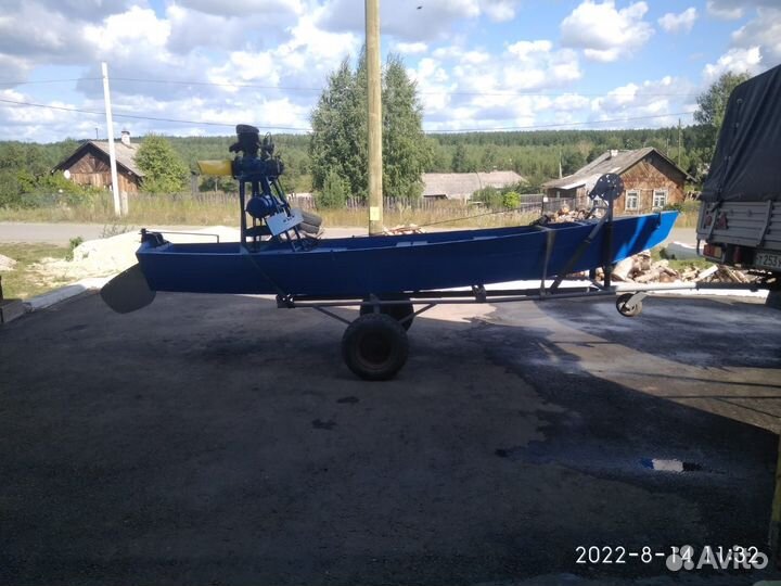 Лодка деревянная