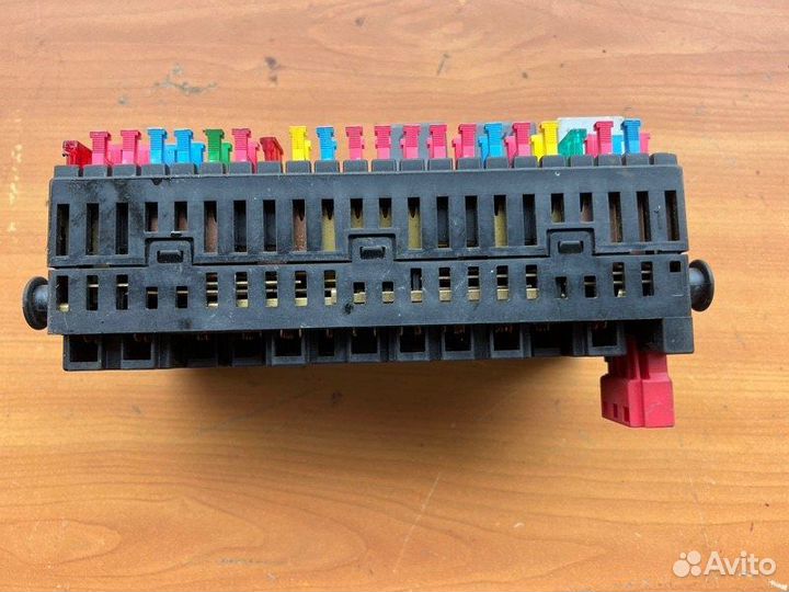 Блок предохранителей, реле Vw Caravelle Т4 ACU