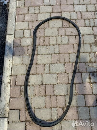 Уплотнитель водительской двери поло седан