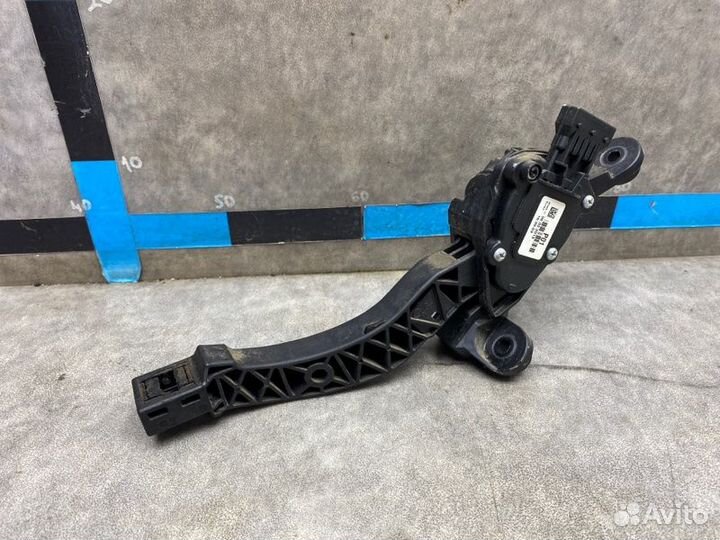 Педаль газа Hyundai I30 1.4 G4FA 2013