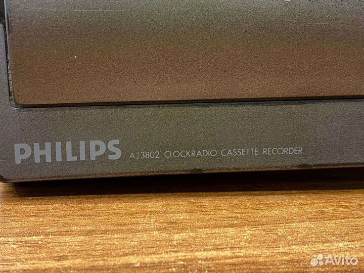 Кассетный магнитофон с часами Phillips AJ3802