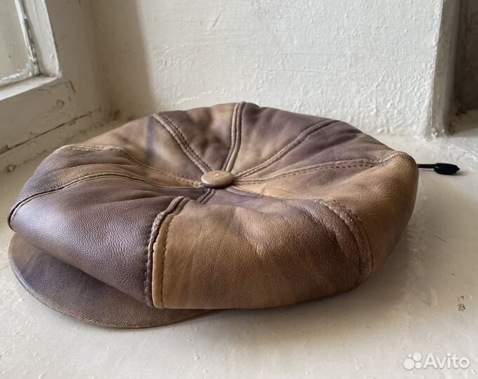 Кепка кожаная женская