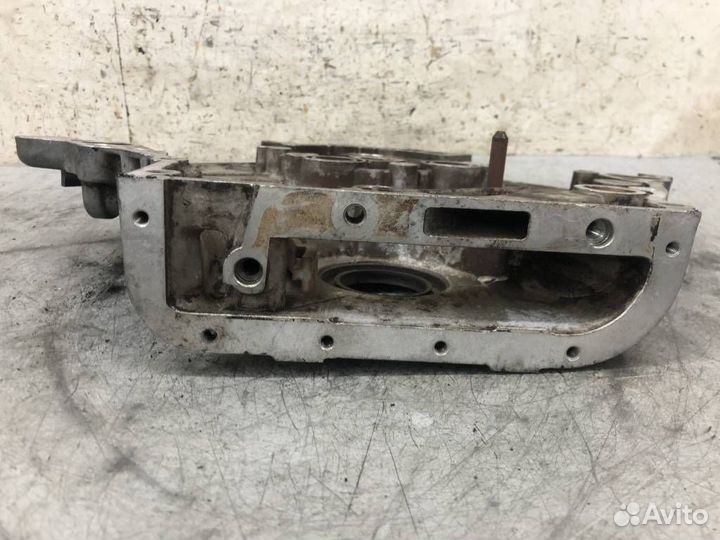Крышка двигателя передняя
