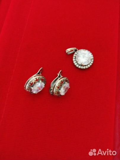Серьги и подвеска