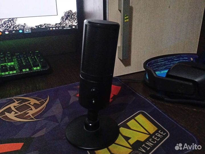 Микрофон Razer seiren 8