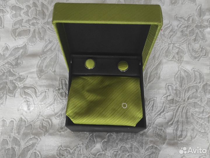 Комплект в коробочке мужской галстук и запонки