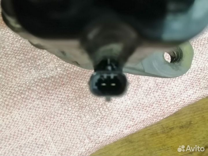 Cadillac Escalade Суппорт тормозной задний Правый