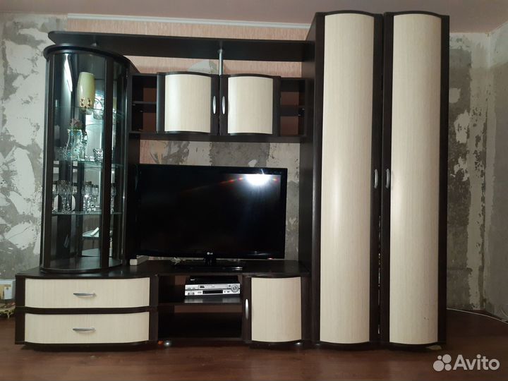 Стенка в гостиную бу. 10000. Т с Торгом