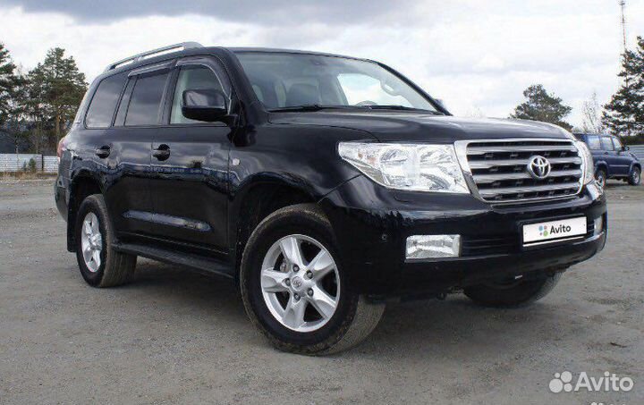 В разборе toyota land cruiser 200