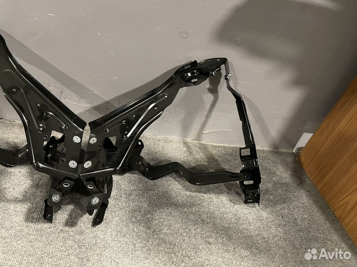 Кронштейны крепления фар Mercedes W204