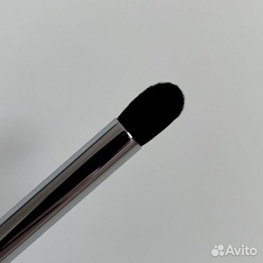 Кисти Chanel и Kiko Milano для макияжа