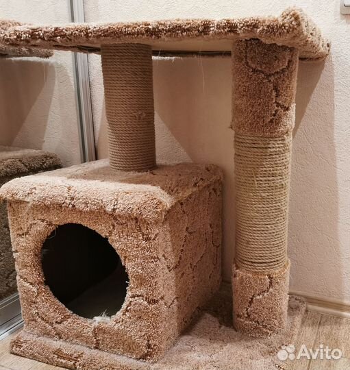 Кошачий домик с когтеточкой