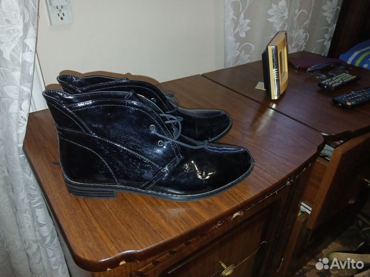 Ботинки лаковые 39