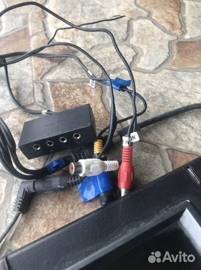 Телевизор на козырек авто