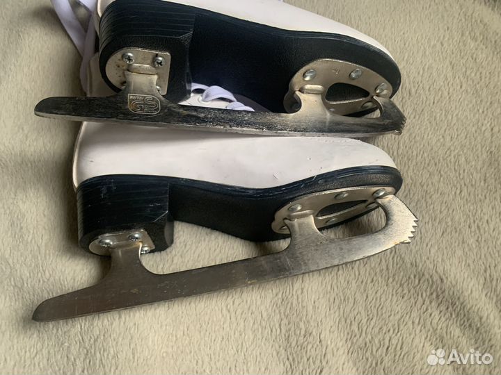 Коньки фигурные 30 р и 32 р. По 500 пара