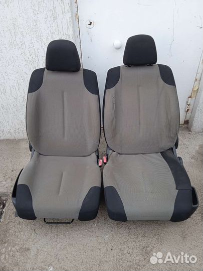 Сиденье переднее лев/прав Citroen C4 2010