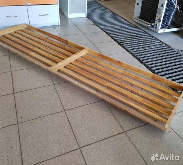 Стеллаж и полки для хлеба