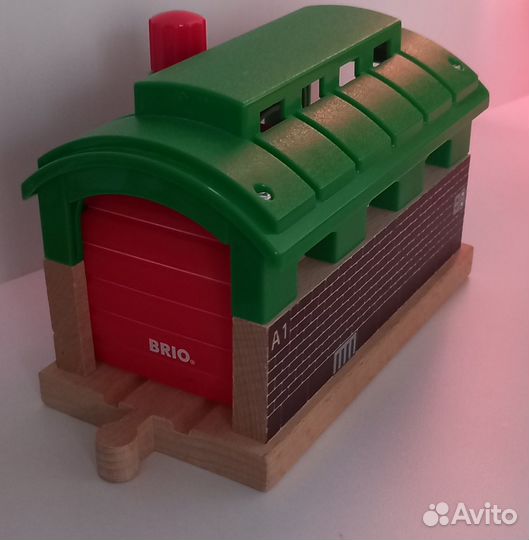Brio Деревянная ж/д Депо с мех.дверями 33574
