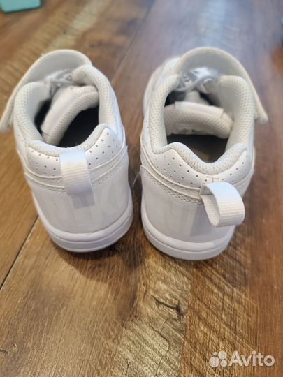 Кроссовки nike 28