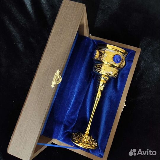 Кубок питейный. Чарка в золоте с камнями