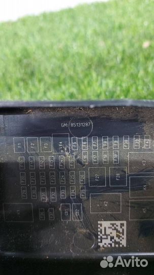 Крышка блока предохранителей Chevrolet Equinox