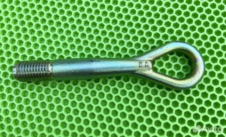 Буксировочный крюк Nissan с чехлом