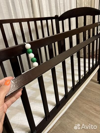 Детская кроватка с матрасом и бортиками