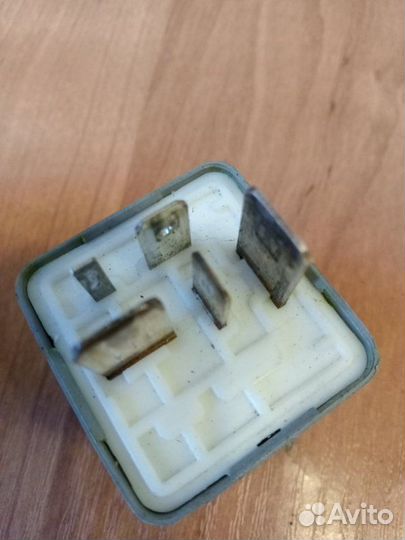 Реле бензонасоса №372 Volkswagen Passat B5 седан