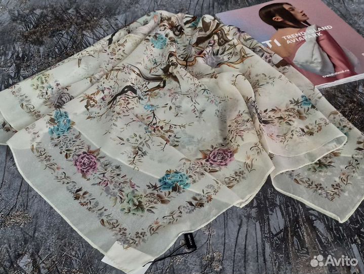 Платок Шифон молочный Christian Dior